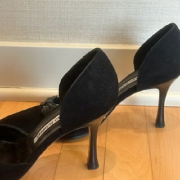Manolo Blahnik Black Suede Pumps - Picture 3 of 8